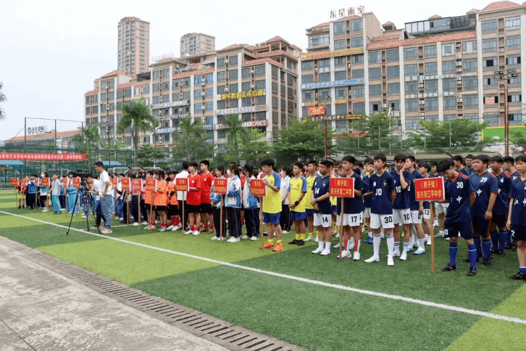 南极足球比赛落幕，球员积极备战下一场