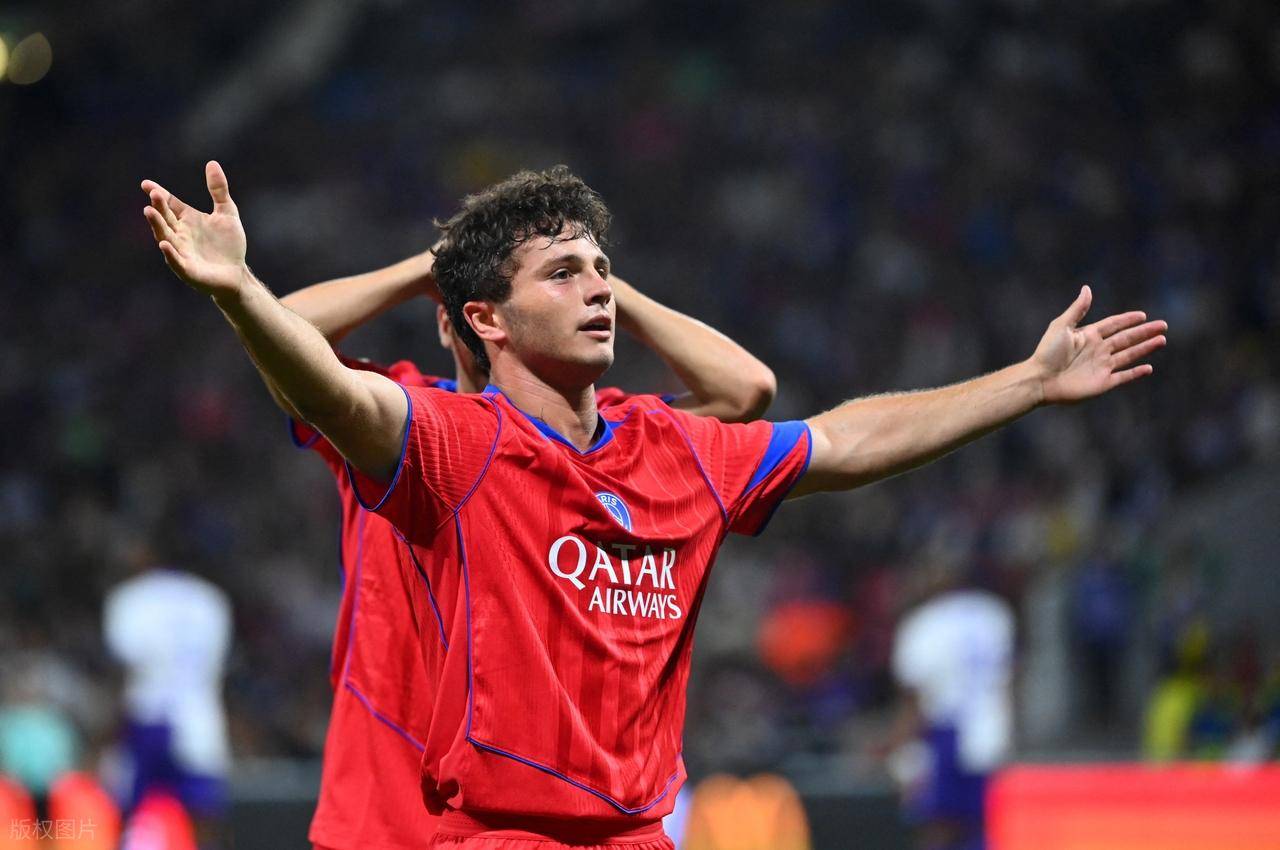 关于巴黎圣日耳曼击败图卢兹，法甲积分榜遥遥领先的信息