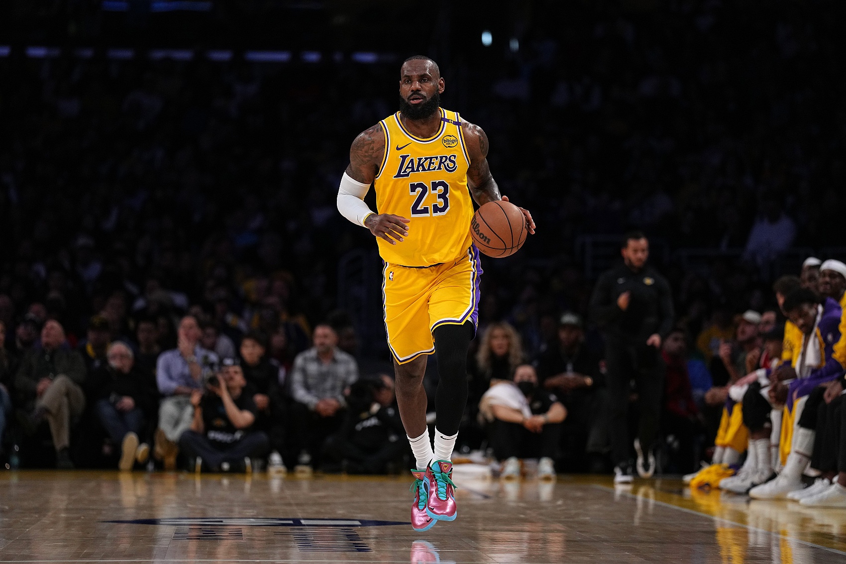 湖人大胜掘金，东部决赛再起波澜