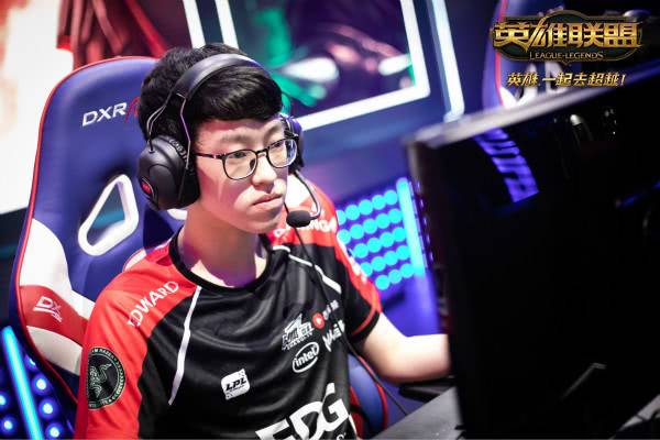 包含EDG力克BRO,Bin极限生还后反打强强对话淘汰赛,成为赛场最大亮点的词条 包含EDG力克BRO,Bin极限生还后反打强强对话淘汰赛,成为赛场最大亮点的词条