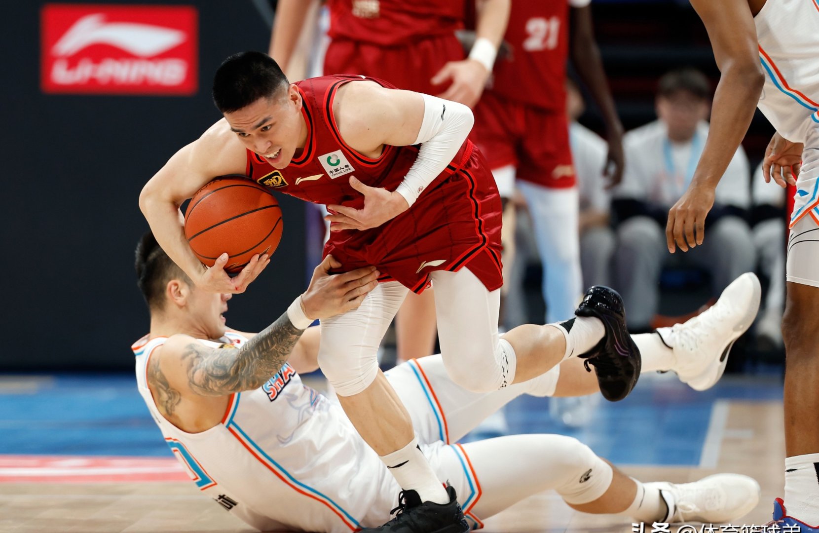 抢分大战中,球队突围晋级的简单介绍 抢分大战中,球队突围晋级的简单介绍