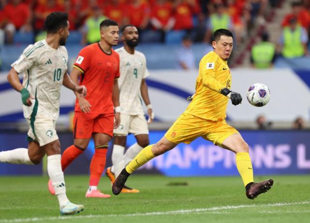 关于芬兰队在与捷克队比赛中遭遇挑战，险胜对手的信息