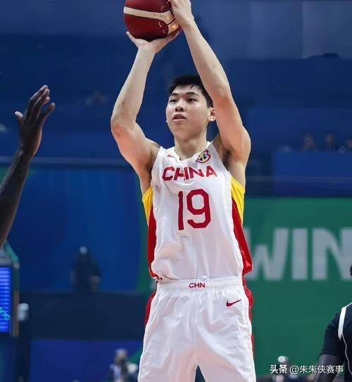 关于青岛队翻盘公牛,赵继伟惊艳四座的信息 关于青岛队翻盘公牛,赵继伟惊艳四座的信息